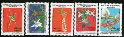 MALAGASY REPUBLIC 1985 ORCHIDS SET OF 5 UNHINGED BUT PAPER ADHESION. SG 562-66. CAT 7,65 POUNDS.