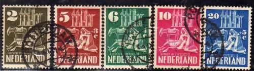 NETHERLANDS 1950 BOMBED CHURCHES REBUILDING FUND SET OF 5 V.F.U. SG 720-724. CAT 71,95 POUNDS.