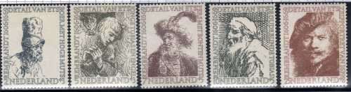 NETHERLANDS 1956 REMBRANDT SET OF 5 VERY FINE MOUNTED MINT. SG 826-30. CAT 58 POUNDS (2020)