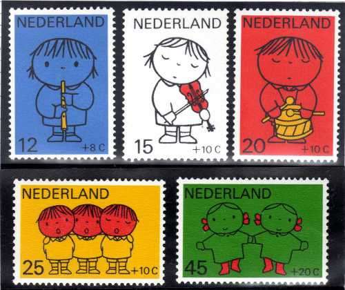 NETHERLANDS 1969 CHILD WELFARE SET OF 5 UMM. SG 1097-101. Mi 928-32. CAT 5,50 EUROS (2013/14)