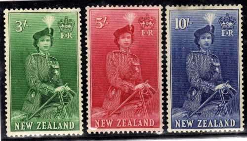 NEW ZEALAND 1953 DEFIN 3/-, 5/- & 10/- LMM. SG 734-36. CAT 94 POUNDS. (2018)