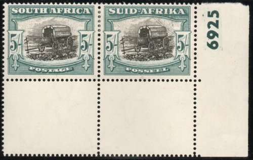 SOUTH AFRICA 1947-54 DEFIN 5/- BLACK AND PALE BLUE-GREEN CONTROL PAIR WITH "RAIN" FLAW LMM. SG 122a.