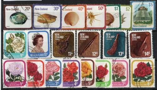 New Zealand 1975 Defin set of 21 very fine used. SG 1086-1105. Cat £11,30 (2013)