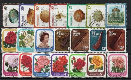 New Zealand 1975 Definitive set of 21 very fine used. SG 1086-1105. Cat £12,35 (2013)