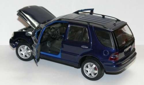 Mercedes Benz ML-Class BOXED 1/18 die cast model