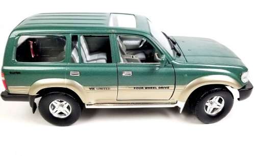 1992 Toyota Land Cruiser 1/18 BOXED die cast model.