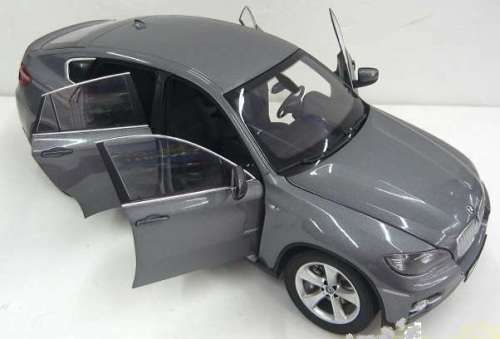 Kyosho BMW X6 1/18 die cast model.