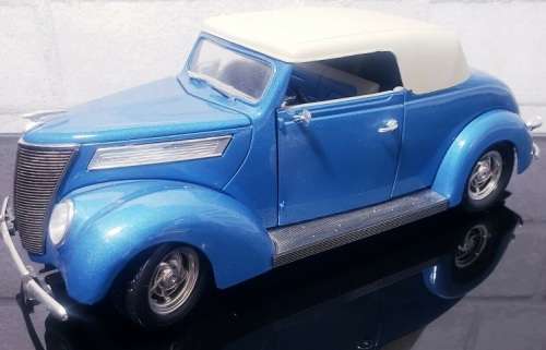 1937 Ford Convertible BOXED 1/18 die cast model