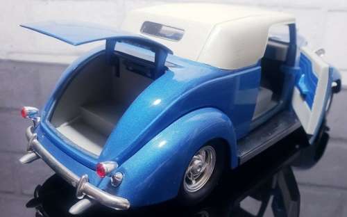 1937 Ford Convertible BOXED 1/18 die cast model