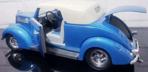 1937 Ford Convertible BOXED 1/18 die cast model