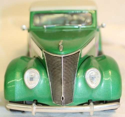 1937 Ford Convertible 1/18 die cast model