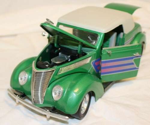1937 Ford Convertible 1/18 die cast model