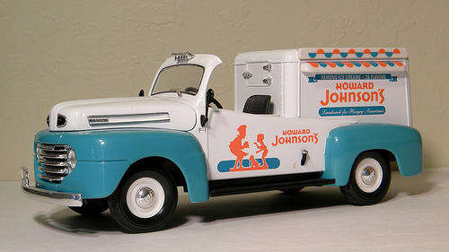 1948 Ford F1 Ice cream truck 1/18 die cast model
