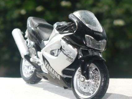Yamaha 1000 Thunderace 1/18 die cast model
