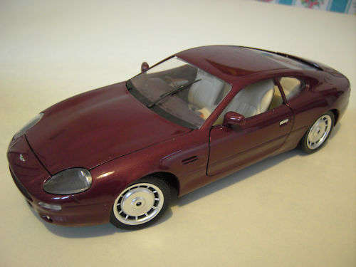 Aston Martin DB7 1/18 die cast model