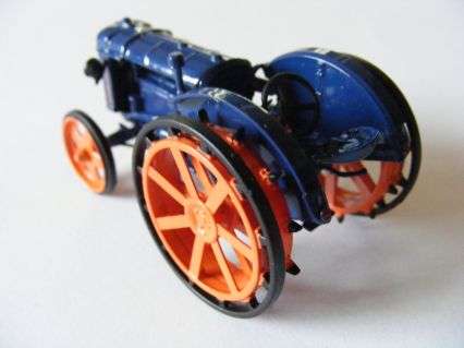 1945 Fordson E27N die cast model