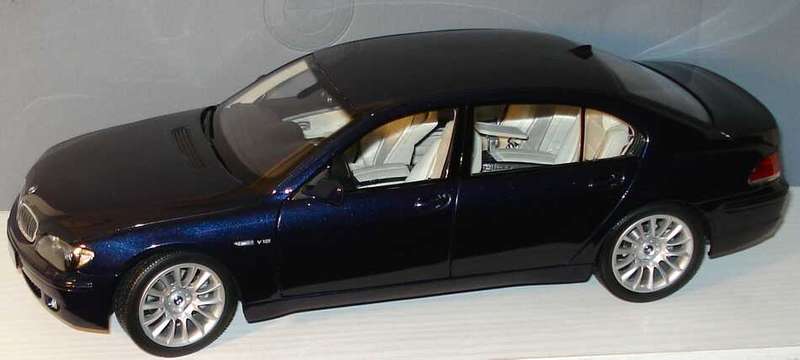 Kyosho 1:18 scale BMW 7er 760Li V12 Individual (E66) R.Black