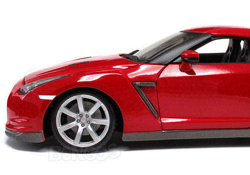 Nissan GT-R 1/18 Boxed die cast model
