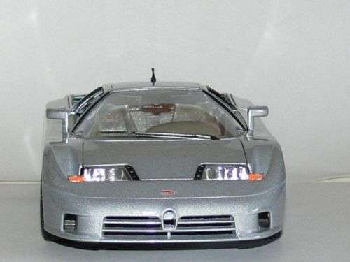 Bugatti EB110 1/18 die cast model