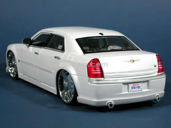 Chrysler 300C Hemi 1/18 die cast model