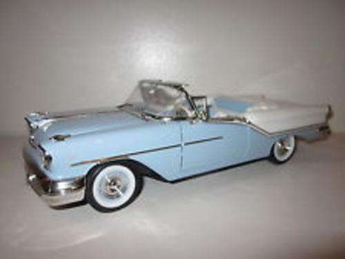 1957 Oldsmobile Super 88 Boxed 1/18 die cast model
