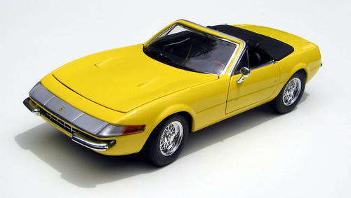 Ferrari 365 GTS/4 1/18 die cast model