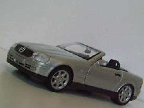 Maisto Mercedes Benz 230 SLK 1/18 die cast model.