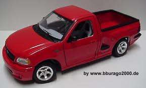Ford F150 SVT Lightning 1/18 Die Cast Model