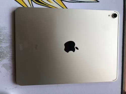 Ipad pro 10.9inch/ 64GB / Silver / Wifi /FREE BLUETOOTH KEYBOARD INCLUDED/FREE COVER POUCH/FREE SHIP