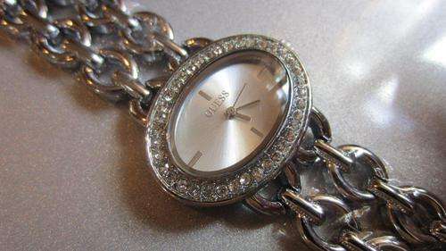 LADIES GUESS WATCH - WHITE OVAL DIAMOND FACE!!!