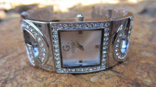GUESS LADIES WATCH - SILVER SQUARE DIAMOND FACE BANGLE!! LATEST ARRIVAL!!!