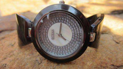 GUESS LADIES WATCH - BLACK ROUND FACE BLACK STRAP!! NEWEST ARRIVAL!!!