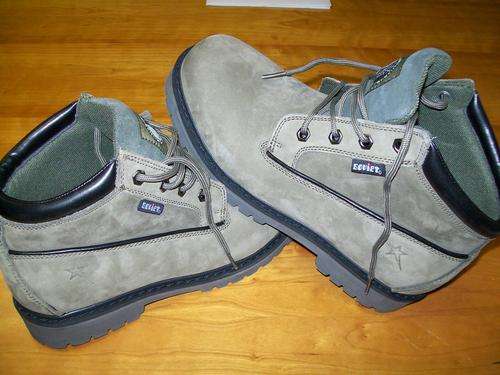 BRAND NEW SOVIET BOOTS - SIZE SA/UK 8 DON'T MISS OUT!!!!