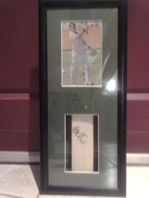 FRAMED MINI CRICKET BAT SIGNED BY JACQUES KALLIS