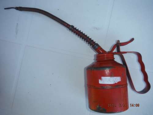 Vintage oil can