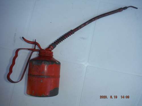 Vintage oil can