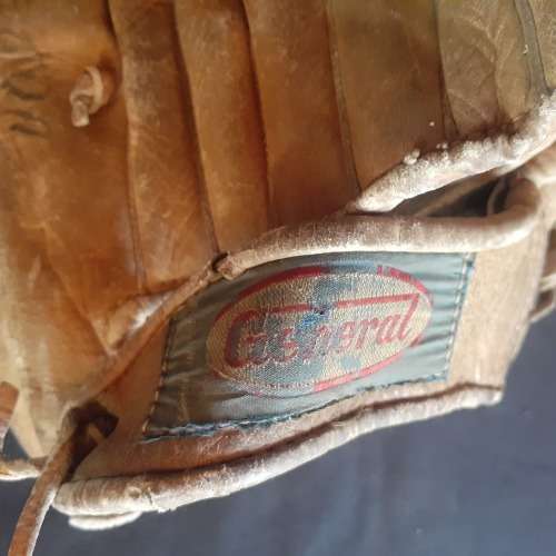 Leather baseball clove