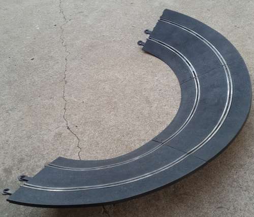 Scalexrtic Incline Bend. 3 X tracks, 1 set