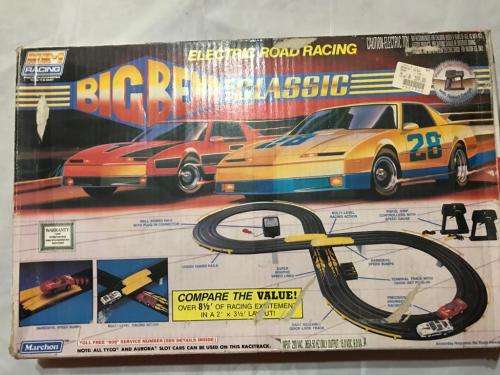 Slot car set with 4 cars. Not tested