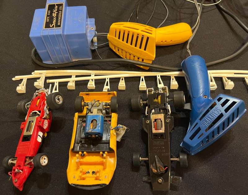 SCALEXTRIC LOT. 3 X cars, 2 X Controls and 1 X transformer. TESTED and WORKING