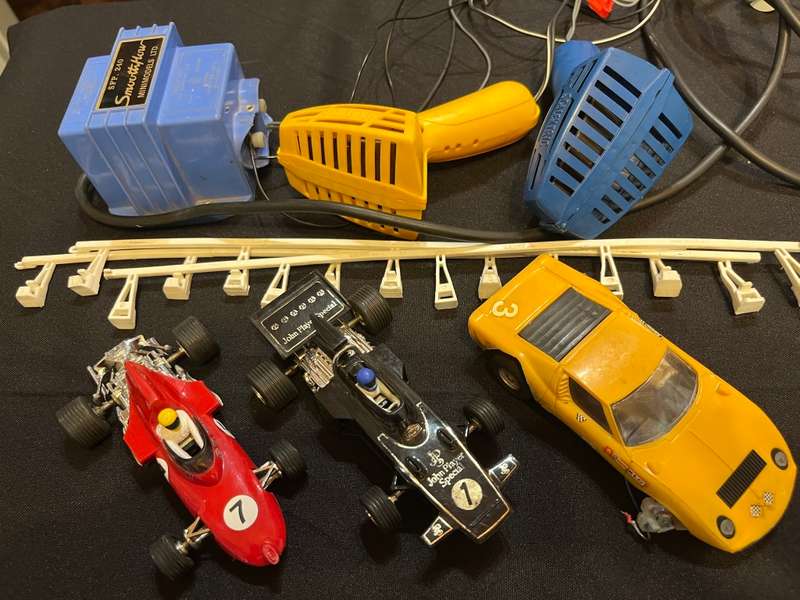 SCALEXTRIC LOT. 3 X cars, 2 X Controls and 1 X transformer. TESTED and WORKING