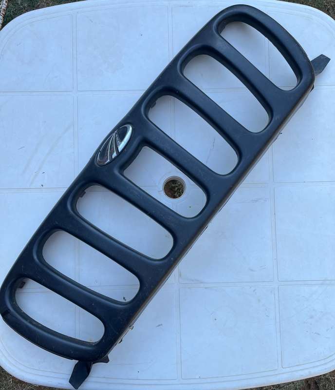 Mahindra Pickup front grill