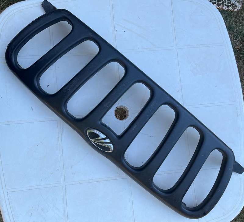 Mahindra Pickup front grill