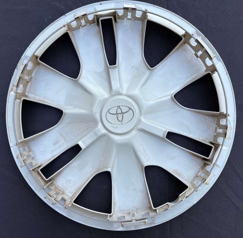 TOYOTA Hubcap, X 1