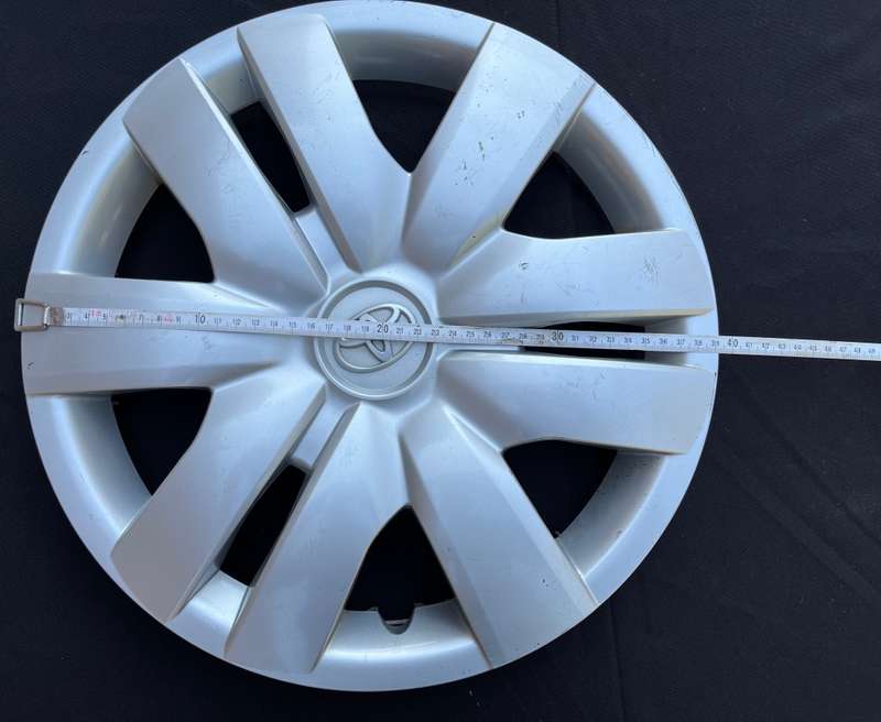 TOYOTA Hubcap, X 1