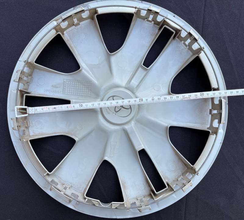 TOYOTA Hubcap, X 1