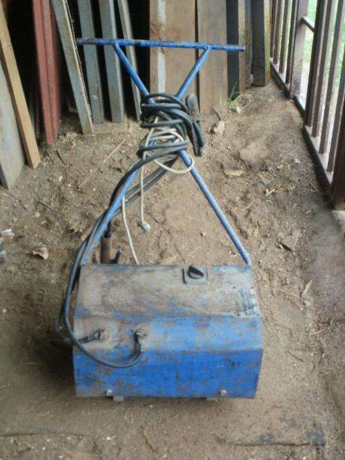 SUPERSPARK MANUFACTURE BY SELF-ARC (PTY) LTD  WELDING MACHINE