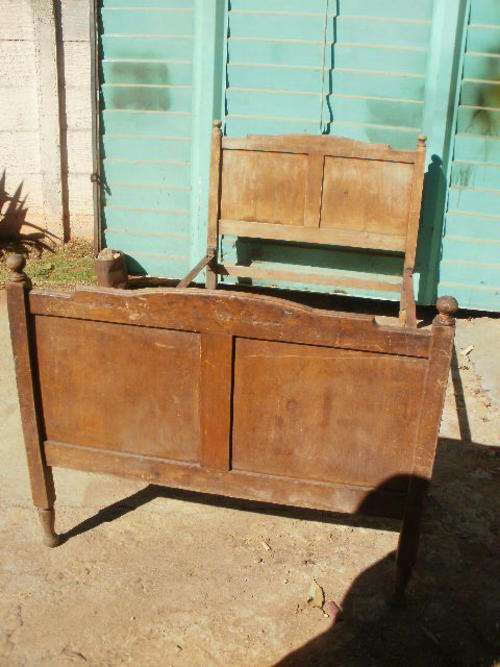 SINGLE TEAK BED