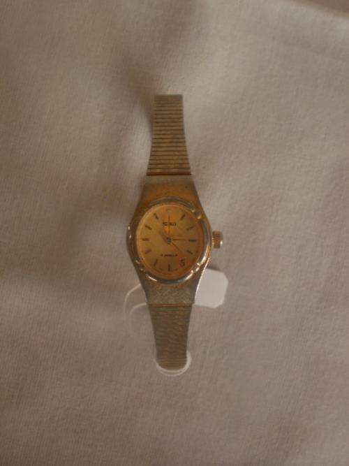 LADIES SEIKO MECHANICAL WATCH