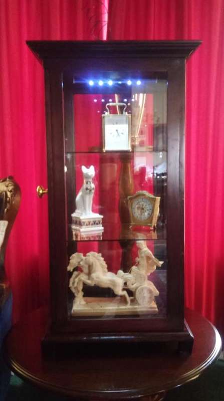 STUNNING CUSTOM DESIGN DISPLAY CABINET WITH LIGHT (A)